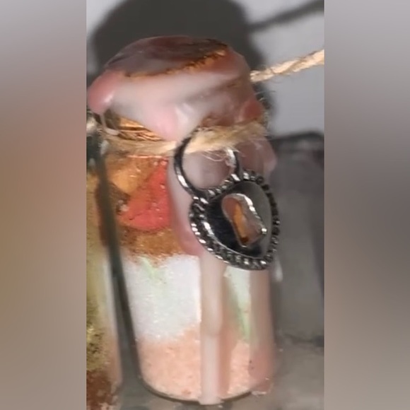 Love spell jar - Picture 4 of 6